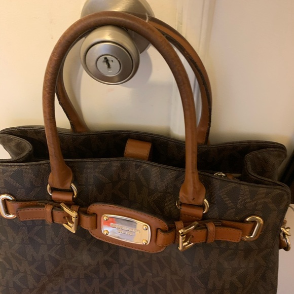 Amina’s Closet 💕 used Authentic Micheal Kors - Picture 4 of 5